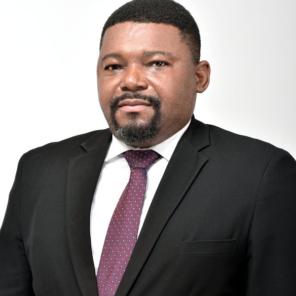 Retrato de Basílio Zefanias Muhate, Ministro da Economia